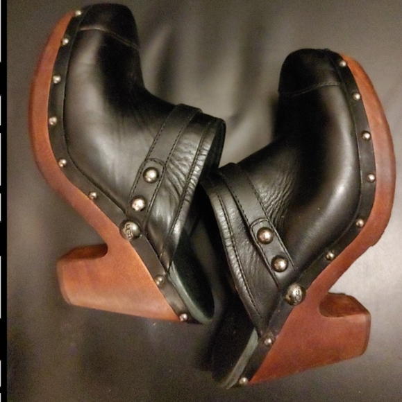 ✴UGG Black Leather Studded Mules/Clogs✴ - Picture 3 of 7